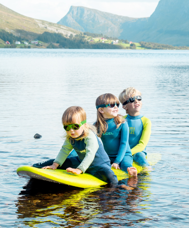 Mokki Click & Change Sunglasses (2-5 years) - Kids on Paddle Board with Blue Frame and Headband