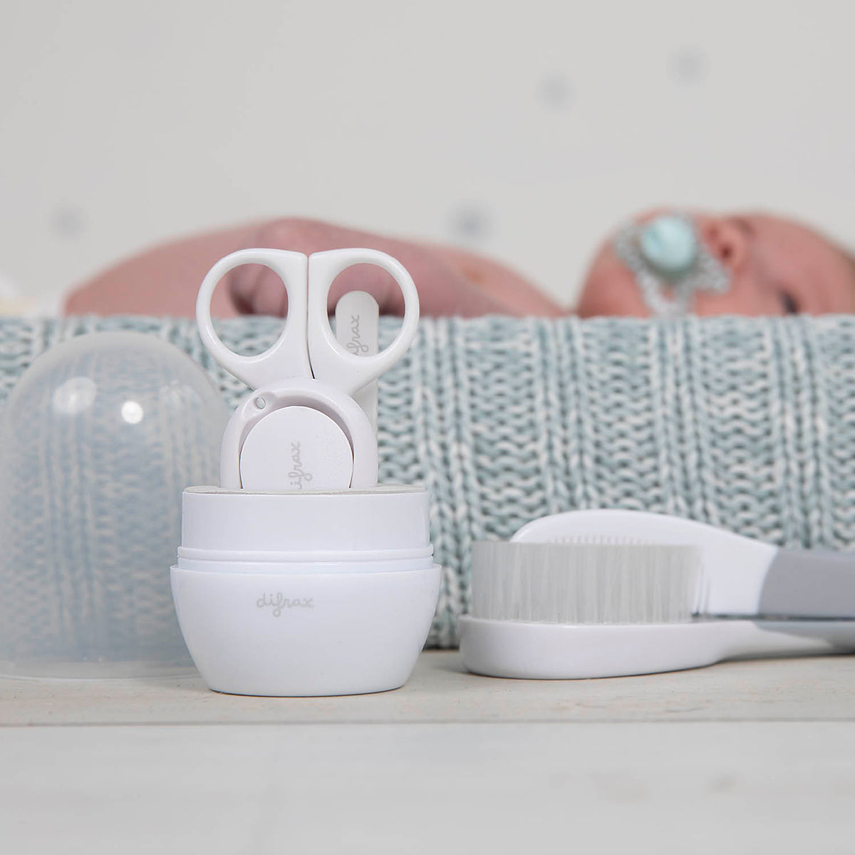 Difrax Nail Care - With Open Lid & Hairbrush