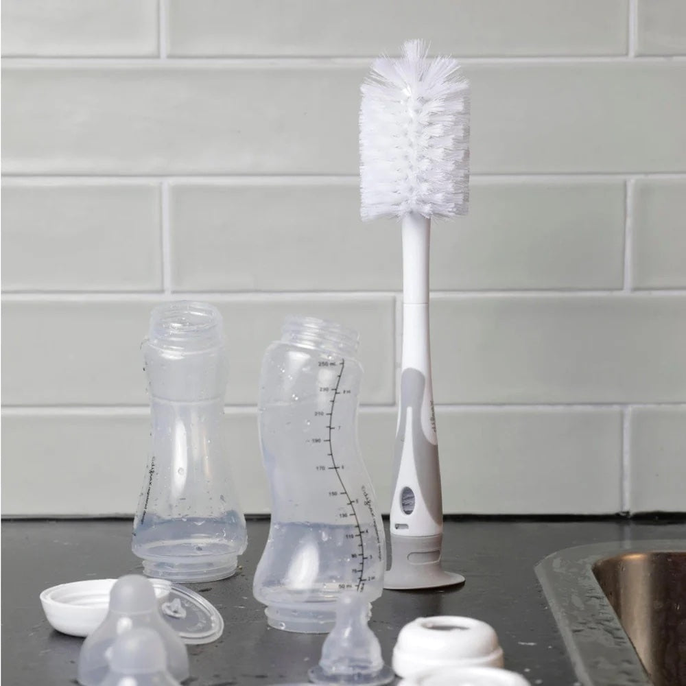 Difrax 2-in-1 Deluxe Bottle Brush - Lifestyle