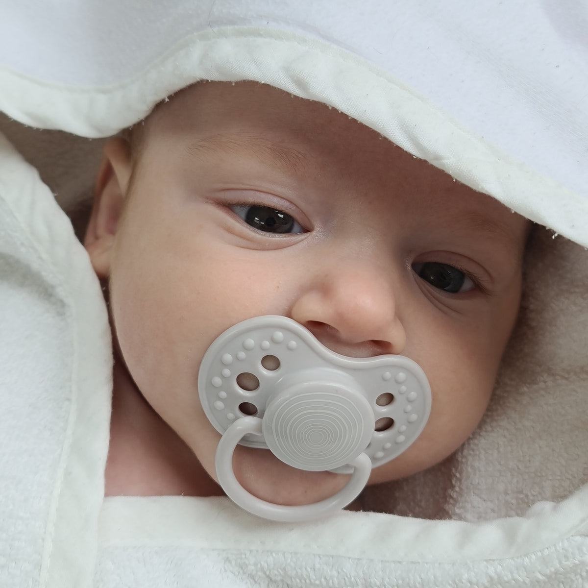 Difrax LOVI Dynamic Pacifier (0-3 months) - Harmony - Newborn with Light Grey in Mouth