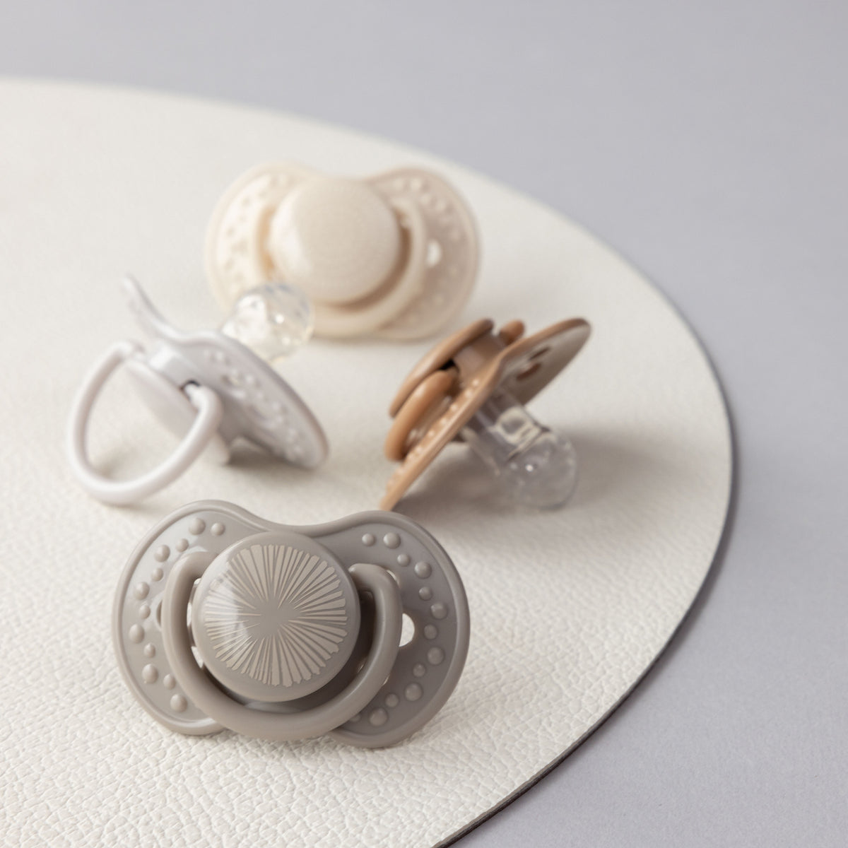 Difrax LOVI Dynamic Pacifier (0-3 months) - Harmony - Creme/Dark Brown & Light Grey/Dark Grey