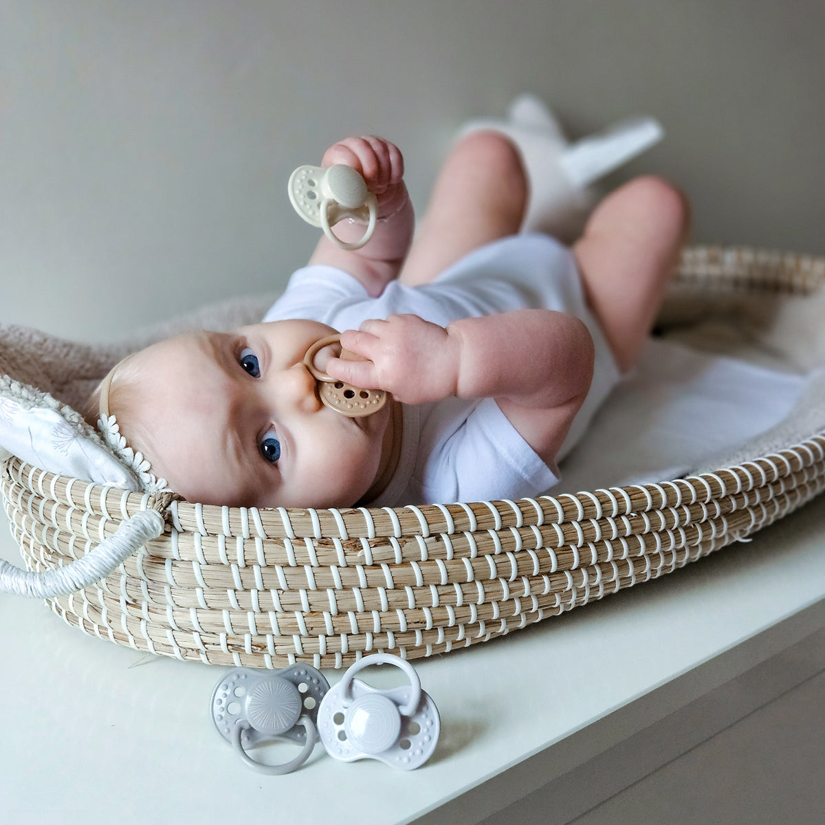 Difrax LOVI Dynamic Pacifier (0-3 months) - Harmony - Baby with Creme & Dark Brown in Hands
