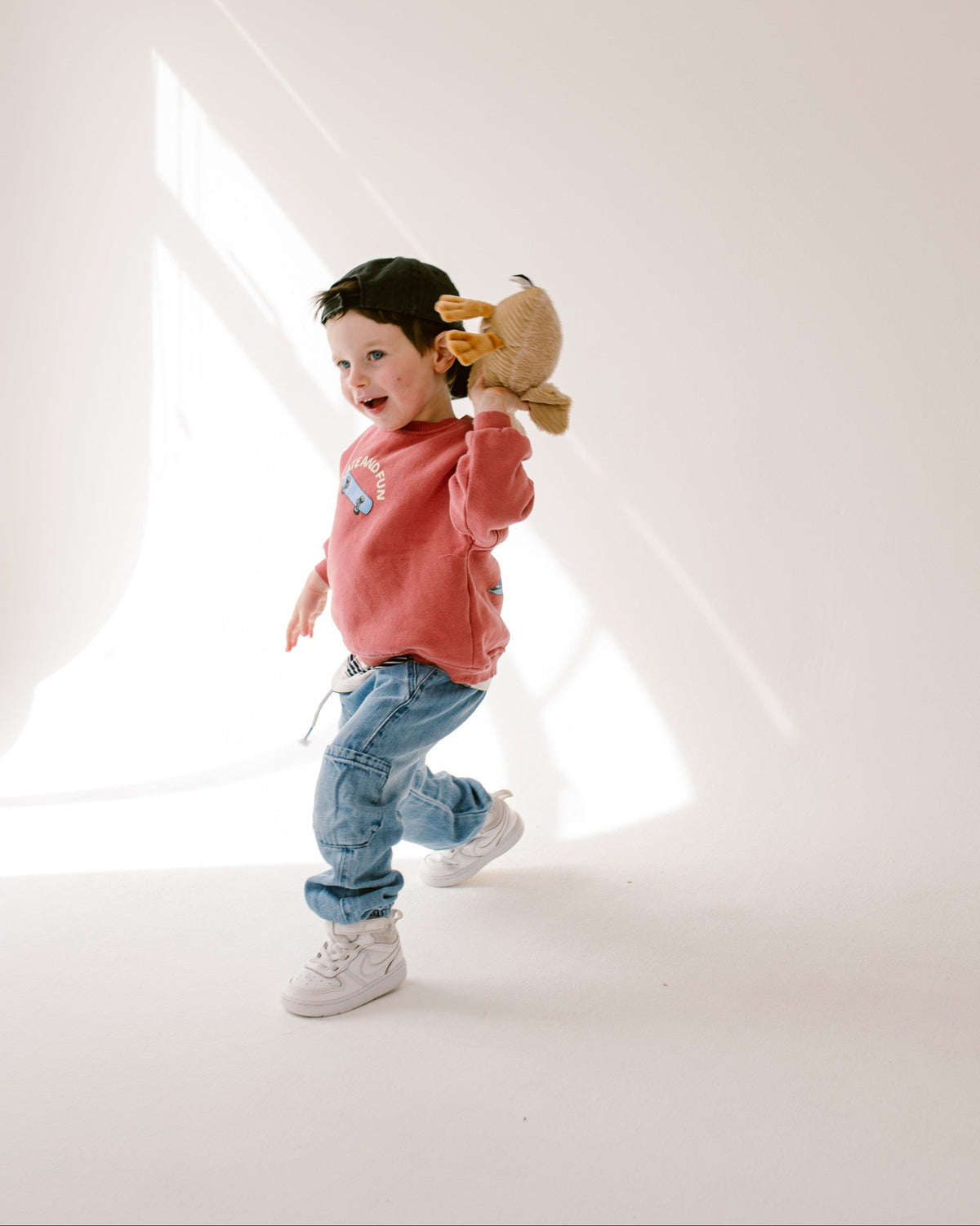 Flow Amsterdam - Liva Heartbeat Comforter - Boy Throwing Liva