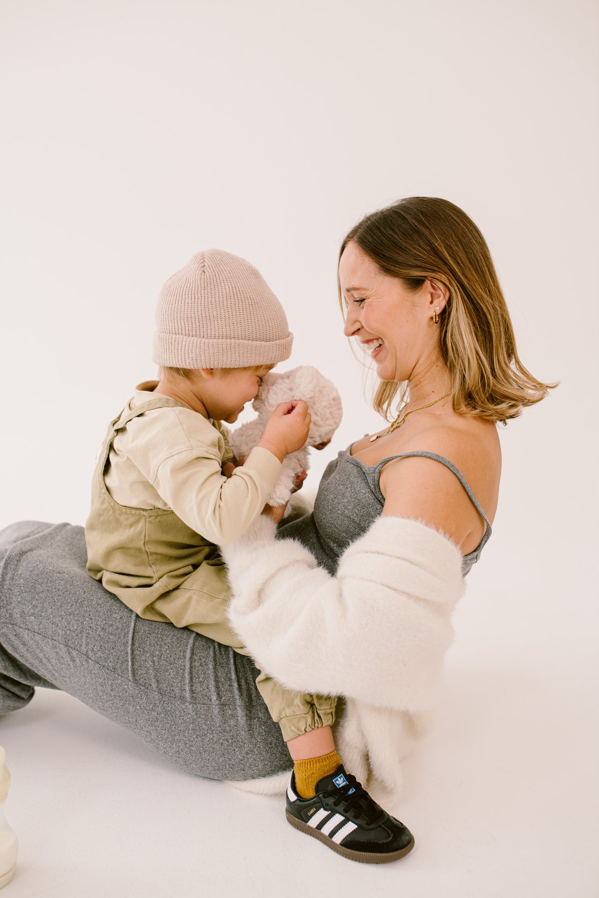 Flow Amsterdam - Lou Heartbeat Comforter - Boy On Moms Lap