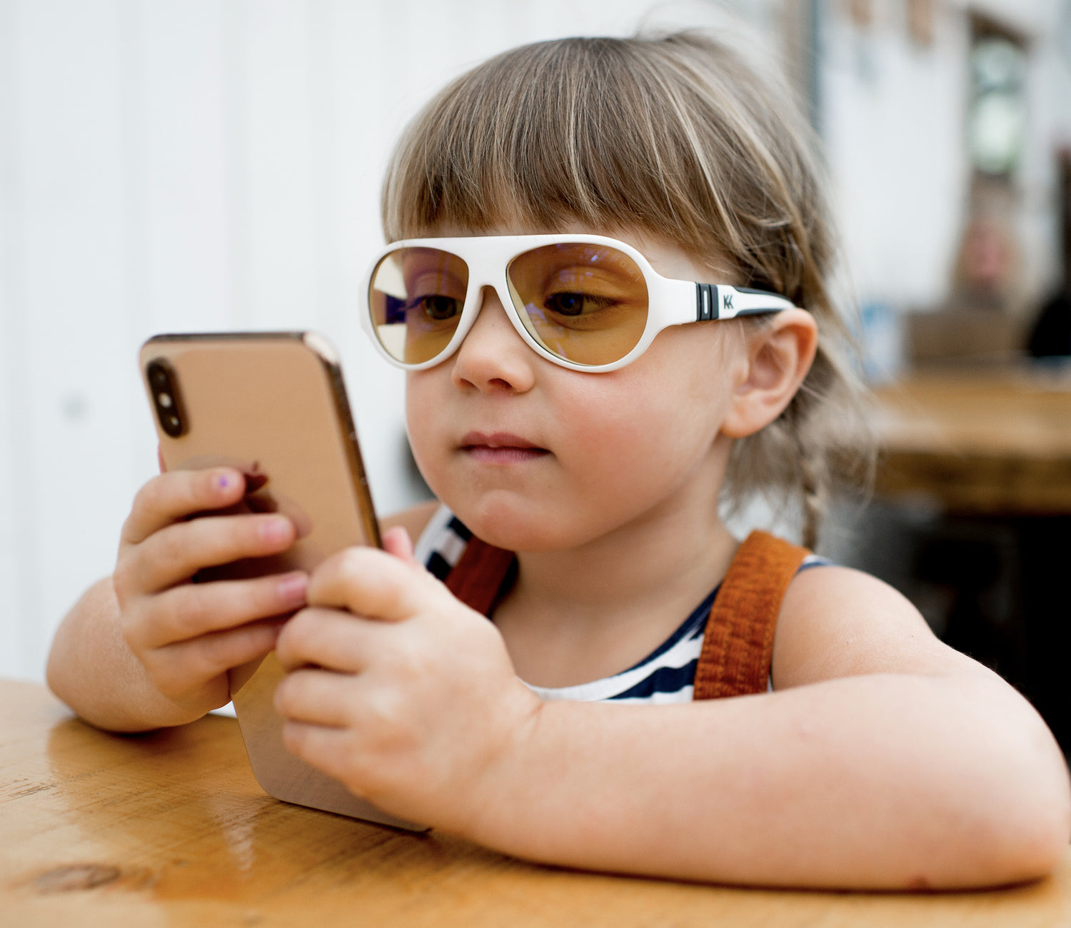 Mokki ScreenSafe Glasses (2-5 years) - Girl with White Frame and Temple Arms