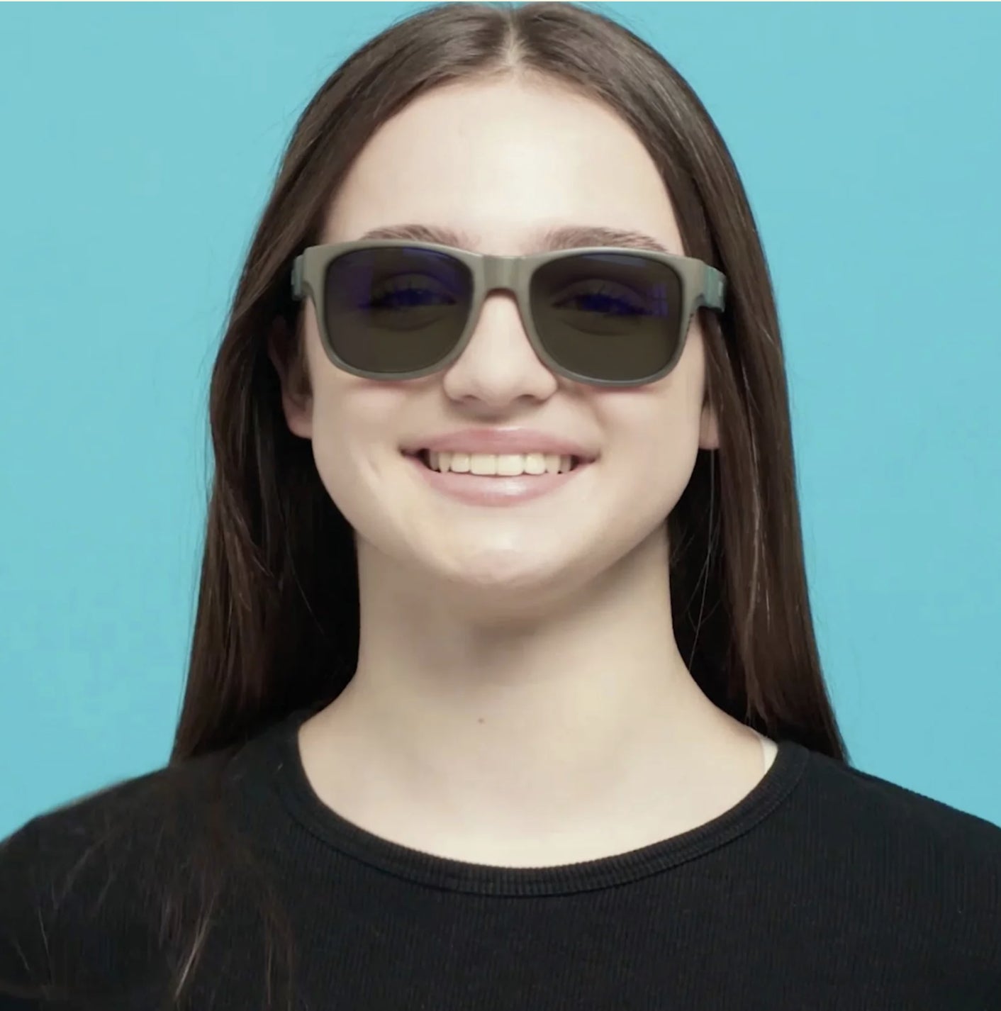 Mokki MultiUse Glasses (8-14 years) - Young Girl with Temple Arms and Dark Adaptive Lenses