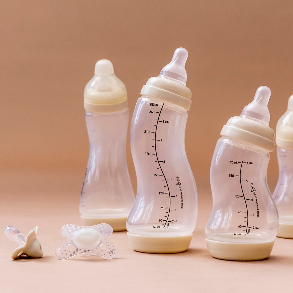 Difrax Newborn Starter Set - Bottles standing up with pacifiers