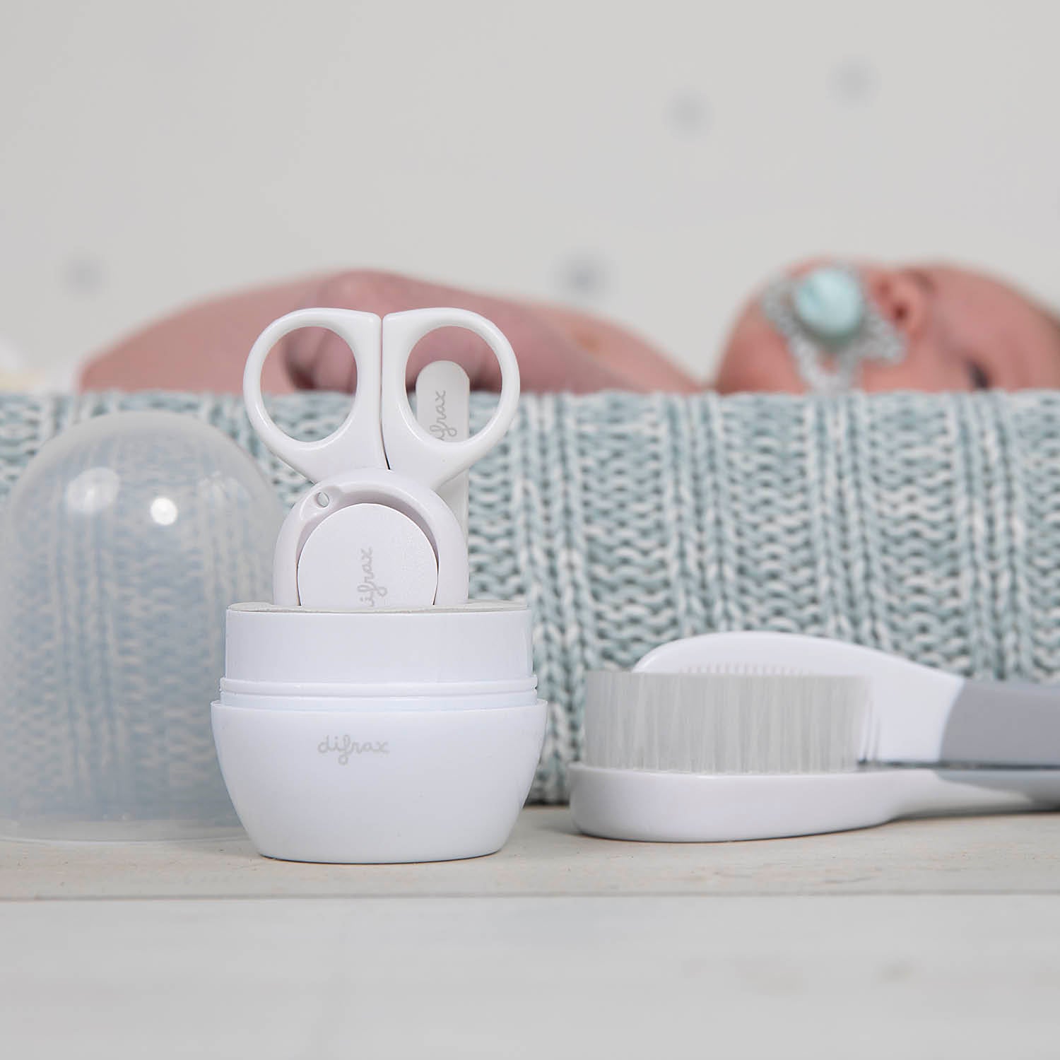 Difrax Nail Care - With Open Lid & Hairbrush