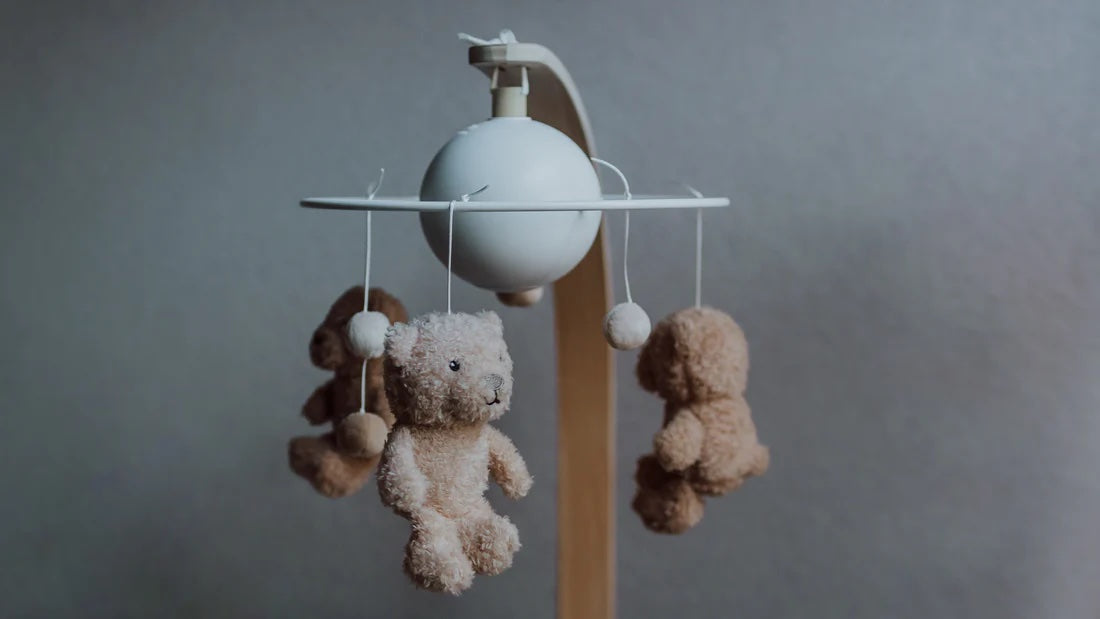 Lou Mobile - Plush Close Up on Stand - White