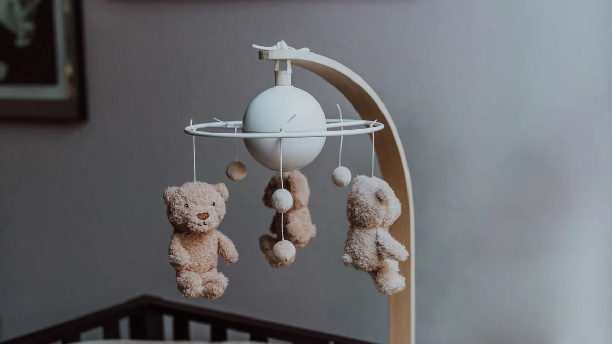 Lou Mobile - Plush Close Up on Stand in Cot - White