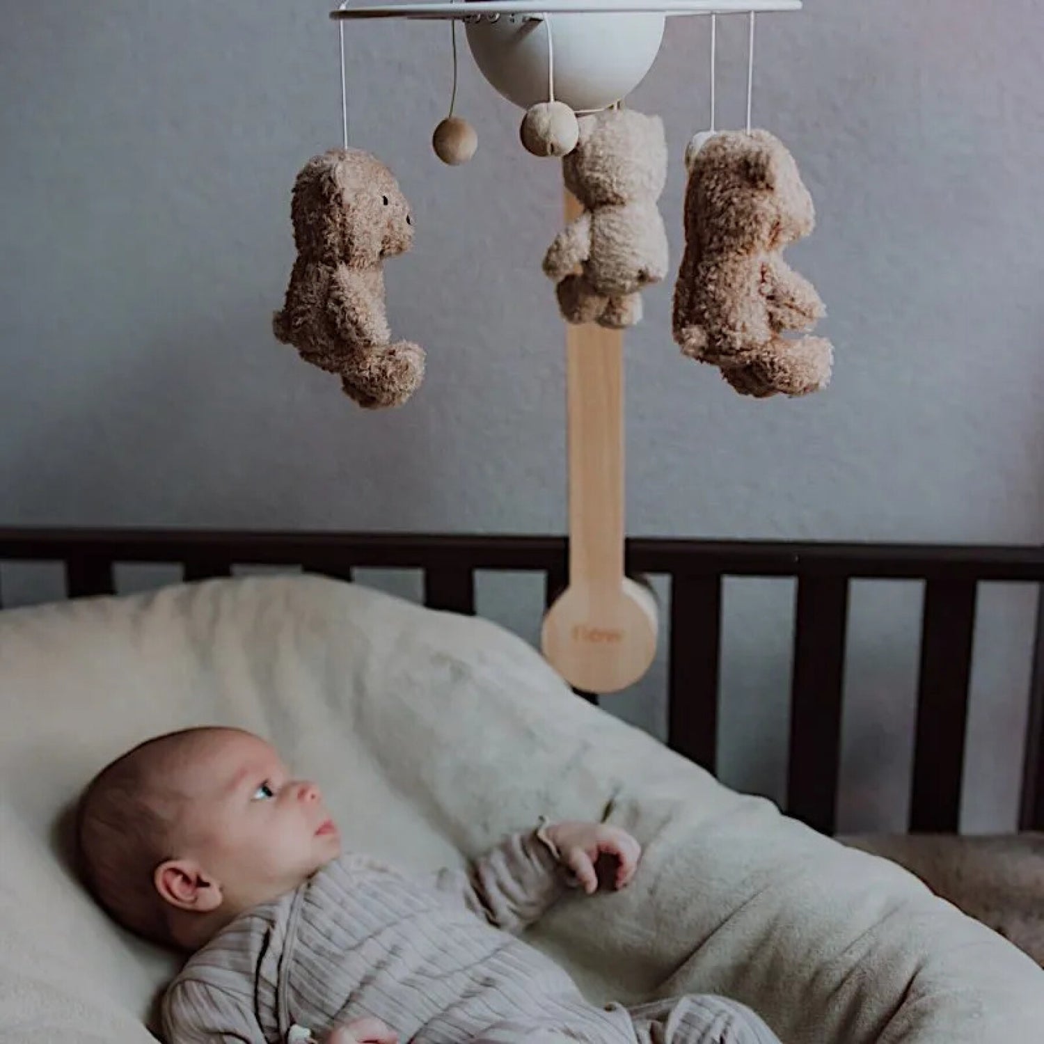 Lou Mobile - Plush Close Up with Baby - White